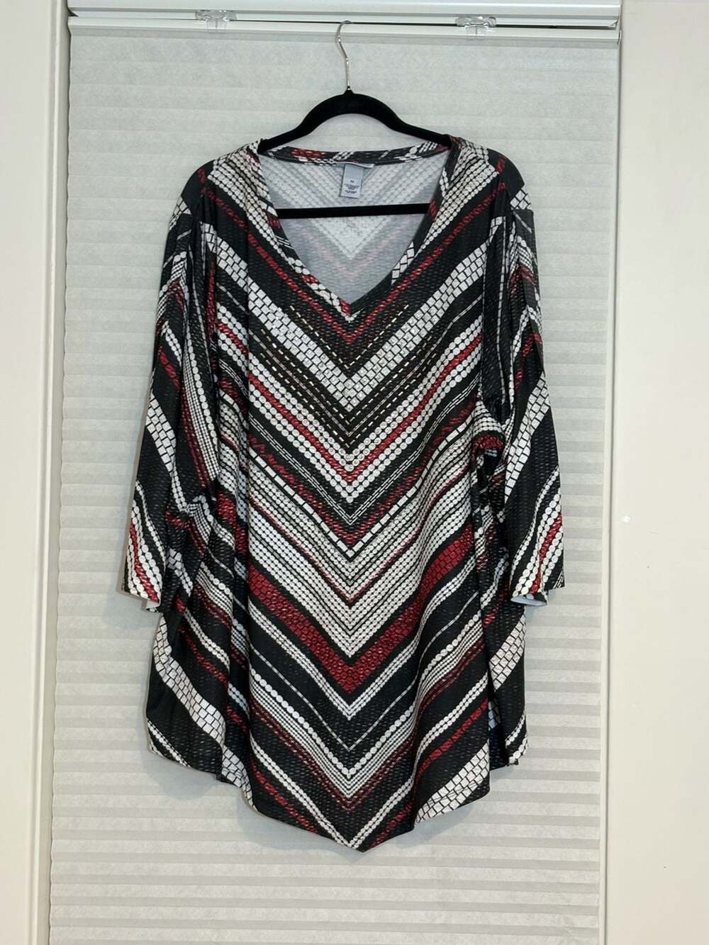 Catherines Geometric V-Neck Tunic Size 3X Black Red White 3/4 Sleeve